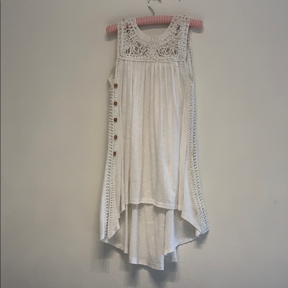 Sleeveless tunic